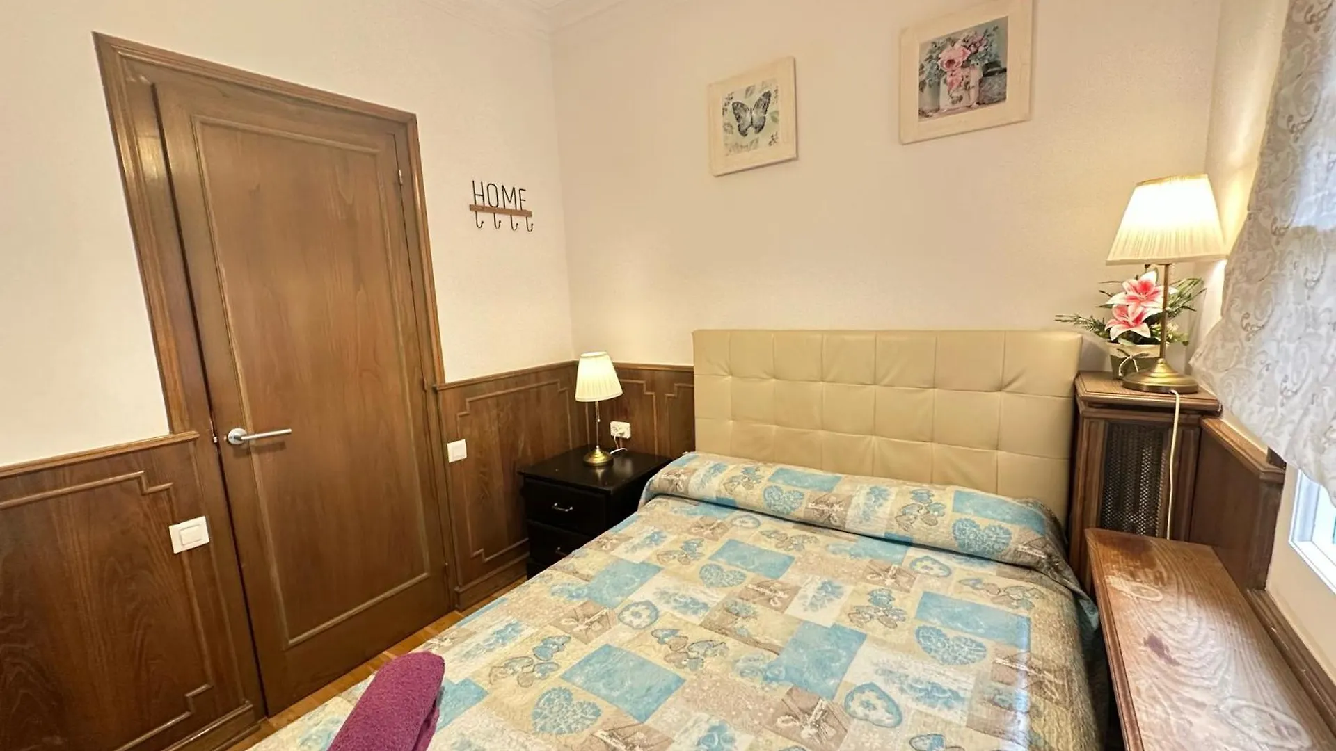 Alojamiento Nuevo Balmes Barcelona Bed & Breakfast